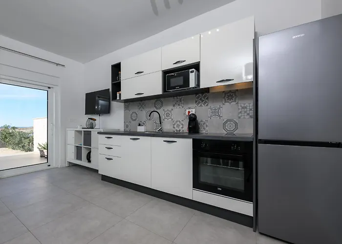 Roris House Povljana