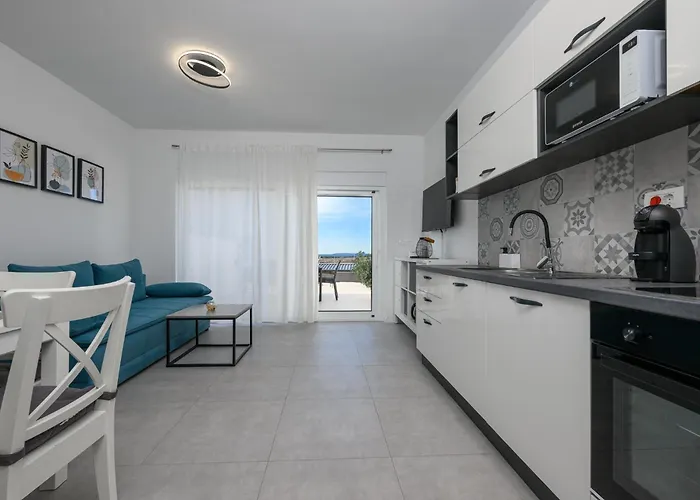Roris House *
