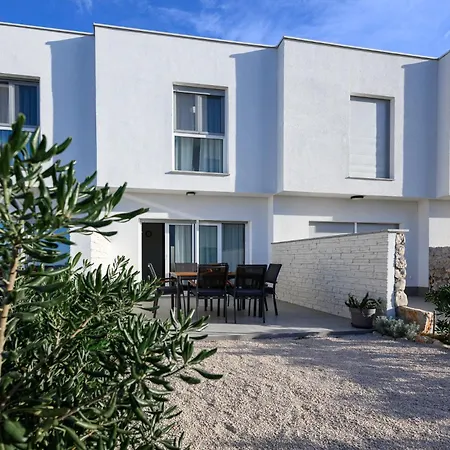 Roris House *