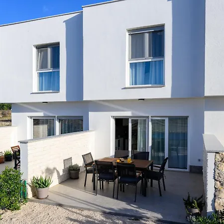 Roris House *