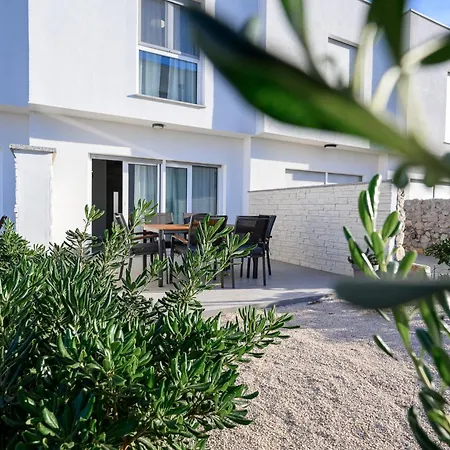 Roris House * Povljana