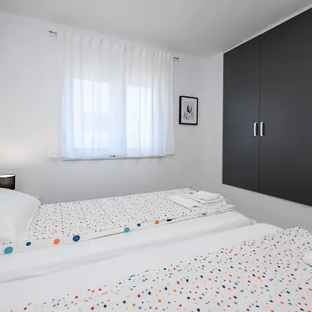 Roris House Holiday home Povljana