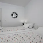 Roris House