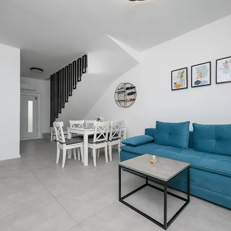 Roris House Semesterbostad