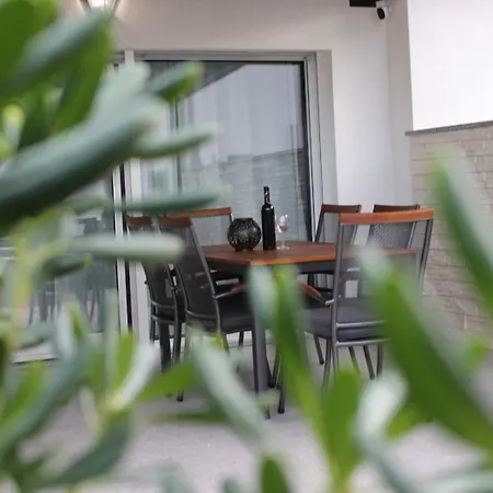 Semesterbostad Roris House *