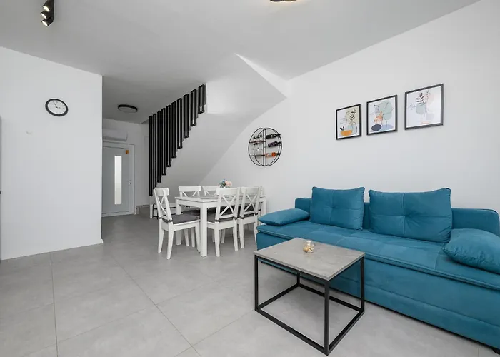 Roris House Semesterbostad